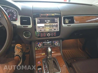2012 Volkswagen Touareg TDI Executive - miniatura 10