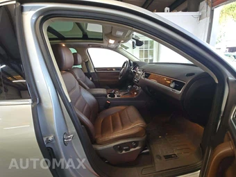 2012 Volkswagen Touareg TDI Executive - miniatura 18