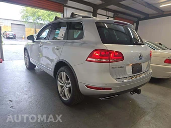 2012 Volkswagen Touareg TDI Executive - miniatura 2