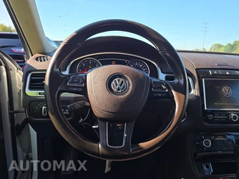2012 Volkswagen Touareg TDI Executive - miniatura 10