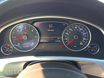 2012 Volkswagen Touareg TDI Executive - miniatura 12