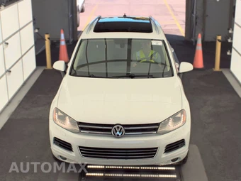 2012 Volkswagen Touareg TDI Executive - miniatura 2
