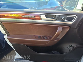 2012 Volkswagen Touareg TDI Executive - miniatura 9