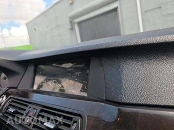 2013 BMW 5 Series Sedan 528i – miniatura 24