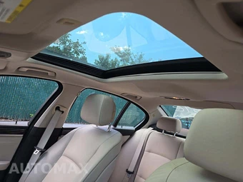 2013 BMW 5 Series Sedan 528i xDrive - miniatura 11