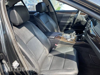 2013 BMW 5 Series Sedan 528i xDrive - miniatura 38