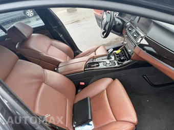 2013 BMW 5 Series Sedan 535i w/M Sport Pkg - miniatura 24