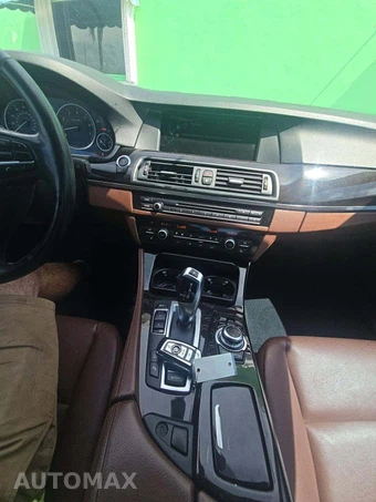 2013 BMW 5 Series Sedan 535i xDrive - miniatura 10