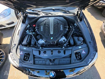 2013 BMW 5 Series Sedan 550i w/M Sport Pkg - miniatura 30