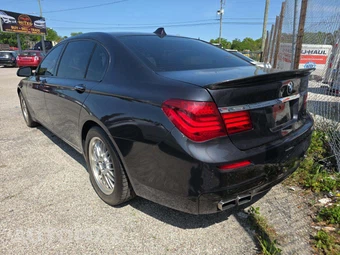 2013 BMW 7 Series Sedan 740Li – miniatura 2