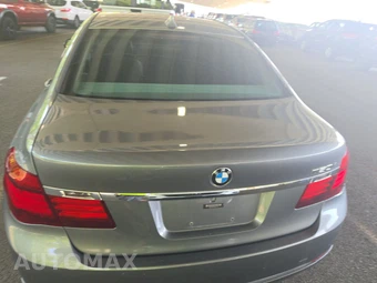 2013 BMW 7 Series Sedan 750i - miniatura 16