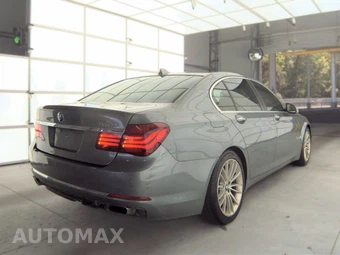 2013 BMW 7 Series Sedan 750i - miniatura 4