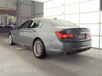 2013 BMW 7 Series Sedan 750i - miniatura 6