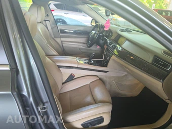 2013 BMW 7 Series Sedan 750i - miniatura 8