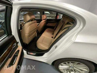 2013 BMW 7 Series Sedan 750i xDrive - miniatura 13