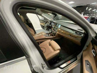 2013 BMW 7 Series Sedan 750i xDrive - miniatura 18