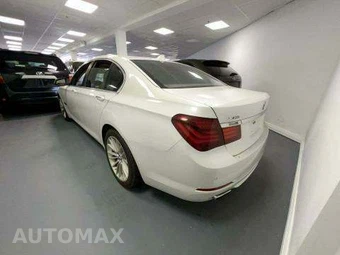 2013 BMW 7 Series Sedan 750i xDrive - miniatura 2
