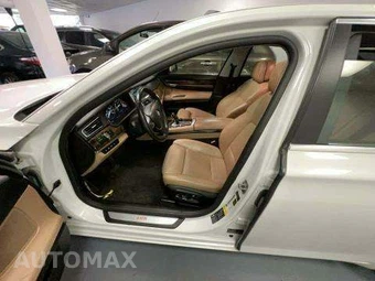 2013 BMW 7 Series Sedan 750i xDrive - miniatura 6