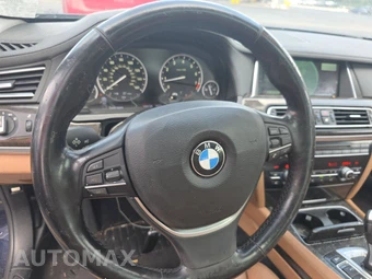2013 BMW 7 Series Sedan 750i xDrive - miniatura 10