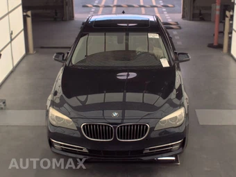2013 BMW 7 Series Sedan 750i xDrive - miniatura 2