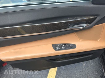 2013 BMW 7 Series Sedan 750i xDrive - miniatura 9