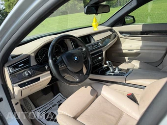 2013 BMW 7 Series Sedan 750Li xDrive - miniatura 10
