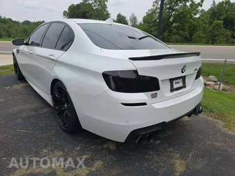 2013 BMW M5 Sedan - miniatura 2