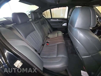 2013 BMW M5 Sedan - miniatura 13
