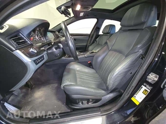 2013 BMW M5 Sedan - miniatura 3