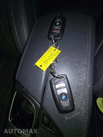 2013 BMW M5 Sedan - miniatura 5