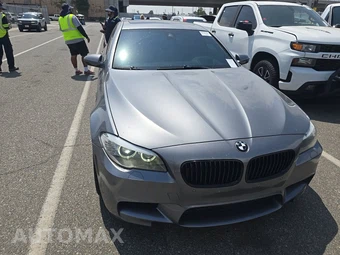 2013 BMW M5 Sedan - miniatura 2