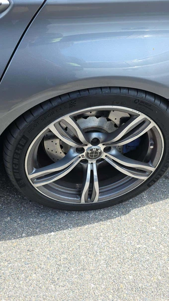 2013 BMW M5 Sedan - miniatura 23