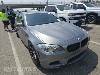 2013 BMW M5 Sedan - miniatura 3
