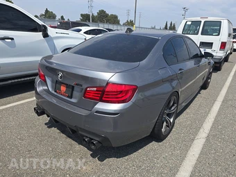 2013 BMW M5 Sedan - miniatura 4