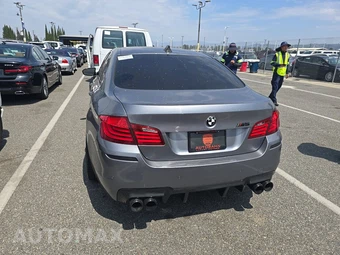 2013 BMW M5 Sedan - miniatura 5