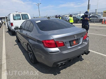 2013 BMW M5 Sedan - miniatura 6