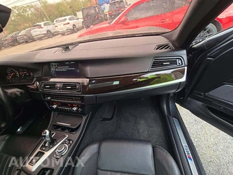 2013 BMW M5 Sedan - miniatura 19