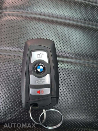 2013 BMW M5 Sedan - miniatura 8