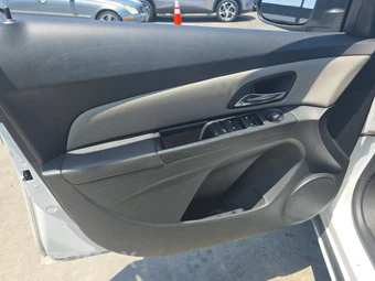 2013 Chevrolet Cruze LS 1SA – miniatura 9