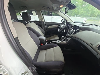 2013 Chevrolet Cruze LS 1SB - miniatura 8
