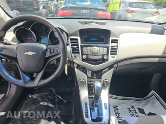 2013 Chevrolet Cruze LS 1SB - miniatura 11