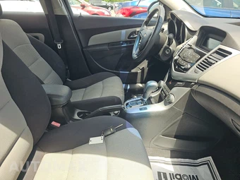 2013 Chevrolet Cruze LS 1SB - miniatura 8
