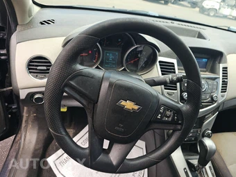 2013 Chevrolet Cruze LS 1SB - miniatura 8
