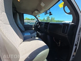 2013 Chevrolet Express 1500 Cargo Van 1WT 135.0" WB - miniatura 8
