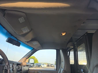 2013 Chevrolet Express 1500 Cargo Van 1WT 135.0" WB – miniatura 16