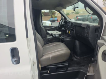 2013 Chevrolet Express 1500 Cargo Van 1WT 135.0" WB - miniatura 8