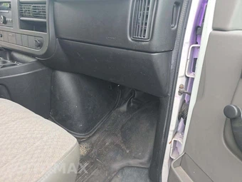 2013 Chevrolet Express 1500 Cargo Van 1WT 135.0" WB – miniatura 16