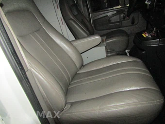 2013 Chevrolet Express 1500 Cargo Van 1WT 135.0" WB – miniatura 16