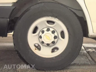 2013 Chevrolet Express 2500 Cargo Van 1WT 135.0" WB - miniatura 9