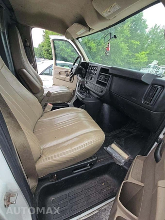 2013 Chevrolet Express 2500 Cargo Van 1WT 135.0" WB - miniatura 17